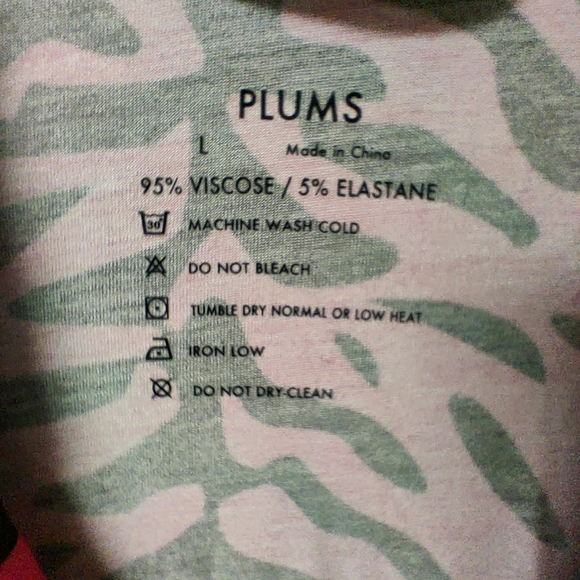 PLUMS Super Soft Hot Pink Zebra Print Sleep Shirt Size Large NWT - Picture 2 of 4